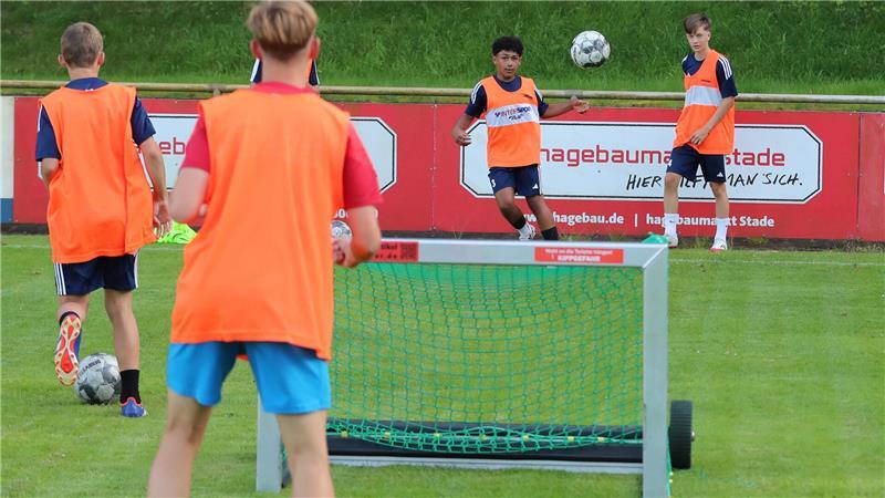 Spielerisch aufwärmen: Die U15 des JFV kickt in der Niedersachsenliga.