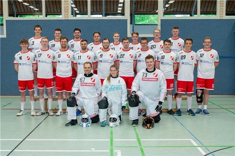 MTV Mittelnkirchen will in der zweiten Liga mitmischen Spielertrainer Elias Schröder (hinten, Zweiter von links) und der MTV Mittelnkirchen sind nach acht Jahren wieder in der 2. Bundesliga.