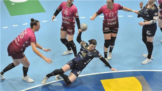 Spielmacherin Anika Hampel übernimmt naturgemäß viel Verantwortung im Spiel des BSV. In Zwickau zog sie immer wieder Siebenmeter.