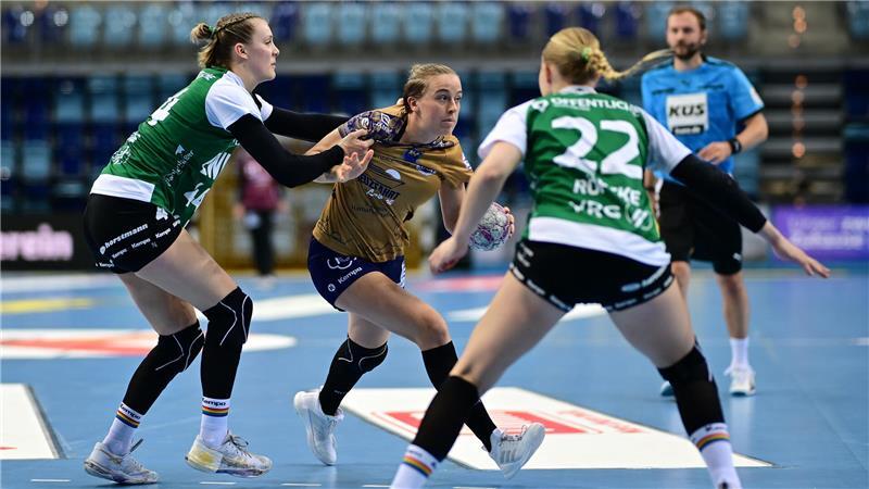 Enna Oberländer: BSV-Talent zwischen Schulstress und Bundesliga Spielmacherin Enna Oberländer gab ihr Bundesliga-Debüt gegen den VfL Oldenburg.
