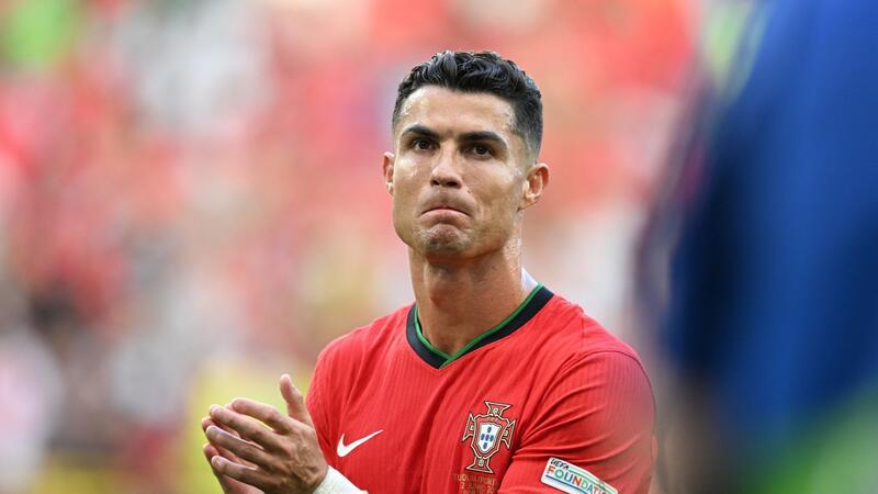 Fixpunkt mit 39: Ronaldo als Selfie-Model und EM-Rekordmann Spielt wohl seine letzte Europameisterschaft: Portugals Cristiano Ronaldo.
