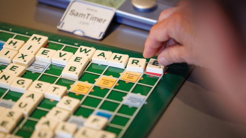 Wortleger in Minden: „Scrabble sollte Schulfach sein“ Spielzug bei der 14. Deutschen Scrabble-Meisterschaft in Minden.