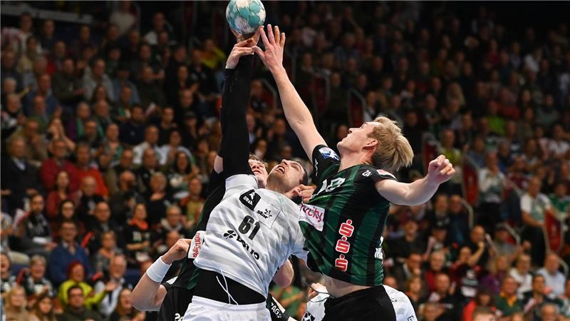 Bundesliga-Club und Hallenbesitzer streiten vor Gericht Spitzenhandball in der ZAG Arena: Hier kämpfen Kiels Hendrik Pekeler (l) und Hannovers Marian Michalczik um den Ball.