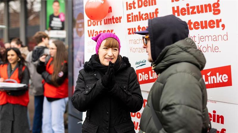 Linke: Nach München sachlich über Asyl und Sicherheit reden Spitzenkandidatin Reichinnek ist optimistisch, dass die Linke bei der Bundestagswahl mehrere Direktmandate und mehr als fünf Prozent holt.