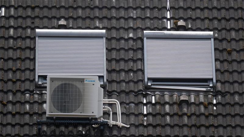 Begehrte Kühlgeräte vielerorts vergriffen – und nun? Split-Klimaanlagen verfügen über eine Außen- und eine Inneneinheit.