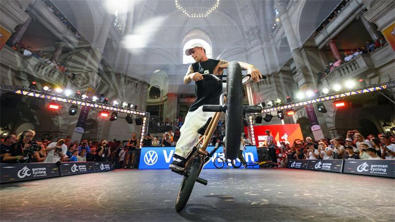 Sport im Rathaus: Die BMX-Fahrer hatten bei den Finals einen ganz besonderen Wettkampf. 