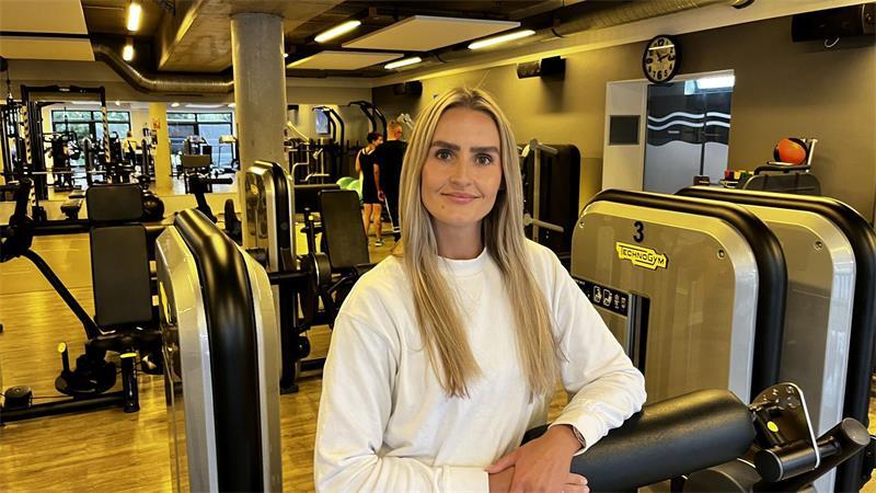 Krautsands Insulaner und ihr Traum von der Unabhängigkeit Sport- und Fitnessfachfrau Chantal Laskowski leitet den Fitness- und Wellnessbereich im Elbstrand Resort.