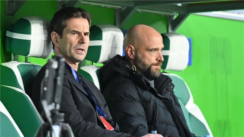 Sportchef Ralf Kellermann (li.) und Trainer Stephan Lerch: Wolfsburg enttäuscht gegen Union. (Archivbild)
