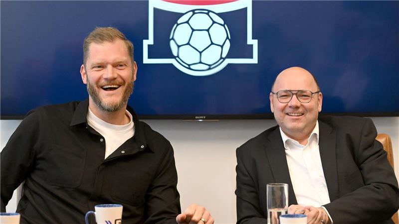 Sportdirektor Johannes Bitter (l) und Geschäftsführer Christian Hüneburg tragen seit Oktober 2024 die Verantwortung beim HSV Hamburg.