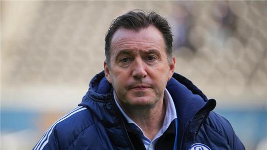 Sportdirektor Marc Wilmots schwört S04 auf die entscheidende Saisonphase ein. Es geht um nichts weniger als die Existenz des Clubs.