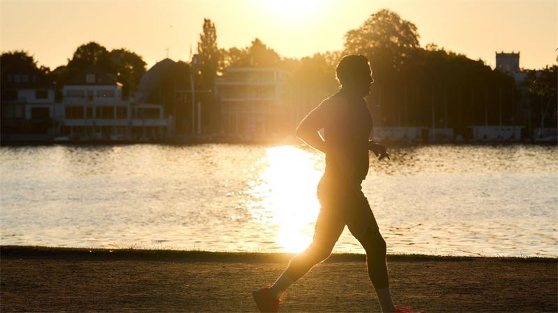 Studie: Die klassische Geselligkeit verliert an Bedeutung Sportliche Aktivitäten haben in den vergangenen vier Jahrzehnten als Freizeitbeschäftigung erheblich hinzugewonnen. (Symbolbild)