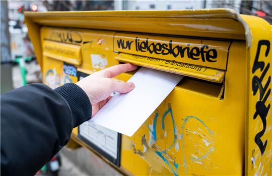 Sportvereine haben in den vergangenen Tagen gefälschte Briefe mit Absender Verteidigungsministerium erhalten. Symbolfoto: dpa