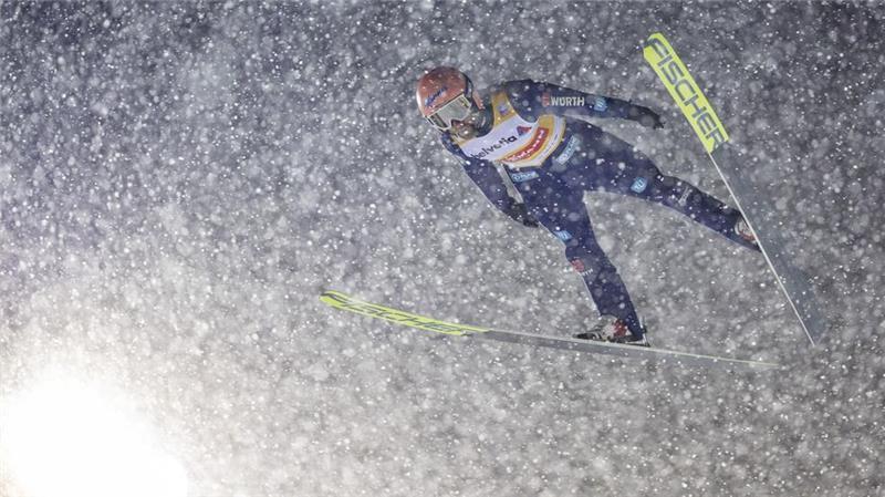 Generalprobe misslingt: Skispringer schwächeln vor Tournee Springt in Engelberg hinterher: Pius Paschke.
