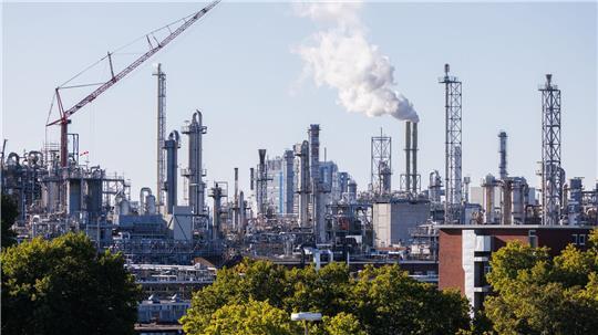 BASF verdient im Quartal weniger Spürt die schwache Nachfrage: der weltgrößte Chemiekonzern BASF. (Archivbild)