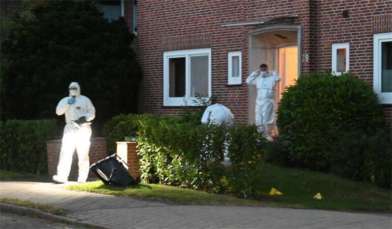 Spurensicherung am Abend des 29. Juni in der Dankersstraße in Stade.