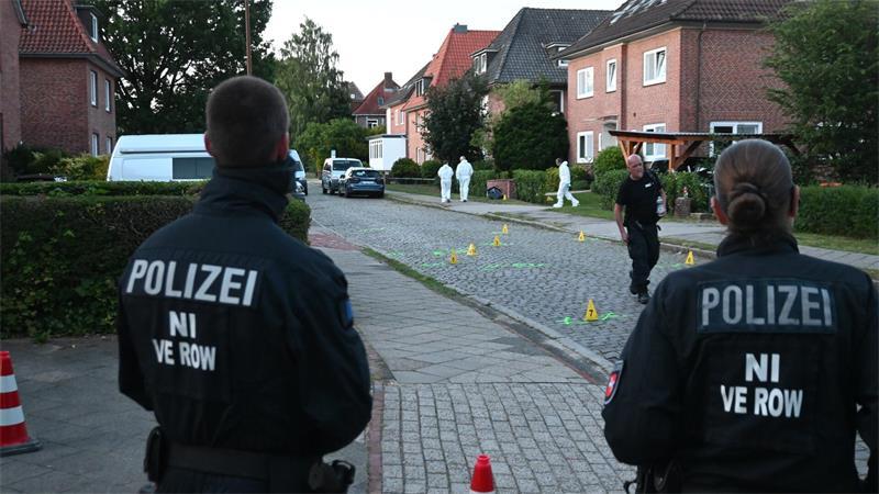 Spurensicherung am abgesperrten Tatort in der Dankersstraße.