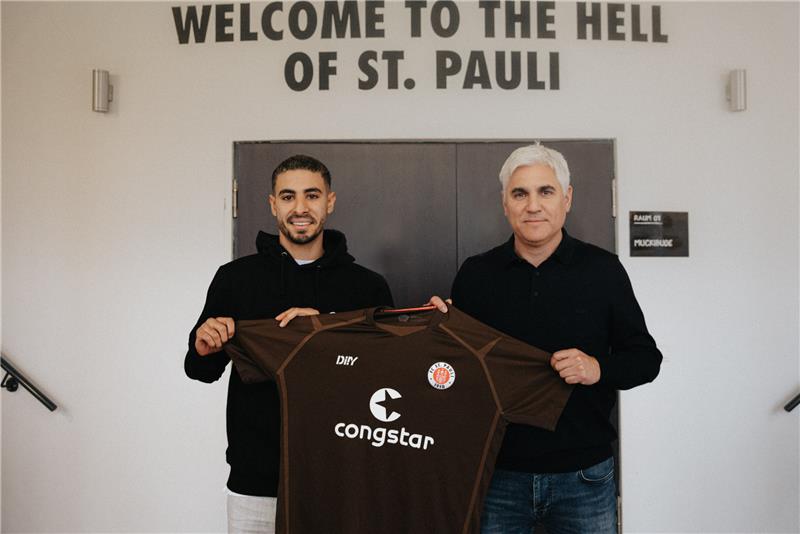 Vom BSV in die Bundesliga: Warum sich St. Pauli auf Elias Saad freut St.-Pauli-Sportchef Andreas Bornemann (rechts) mit Neuzugang Elias Saad. Foto: FC St. Pauli