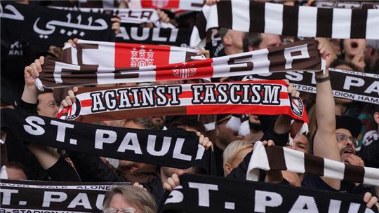 St. Pauli will einen möglichen Aufstieg in die Fußball-Bundesliga mit einer Fan-Party feiern.