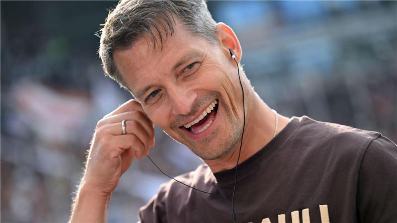 HSV und St. Pauli vor 112. Derby: „Mit aller Macht“ gewinnen St. Paulis Coach Alexander Blessin freut sich auf das Spiel. (Archiv)
