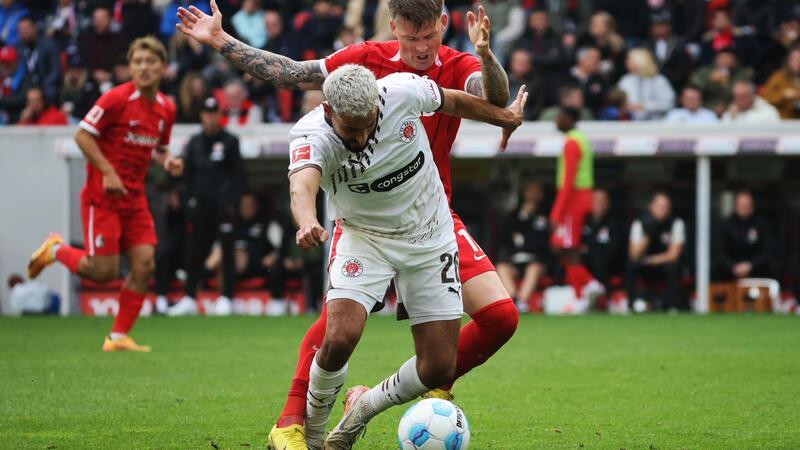 „Ein Traum“: Ex-Buxtehuder Saad dreht bei St. Pauli auf St. Paulis Elias Saad war von den Freiburger kaum zu halten.