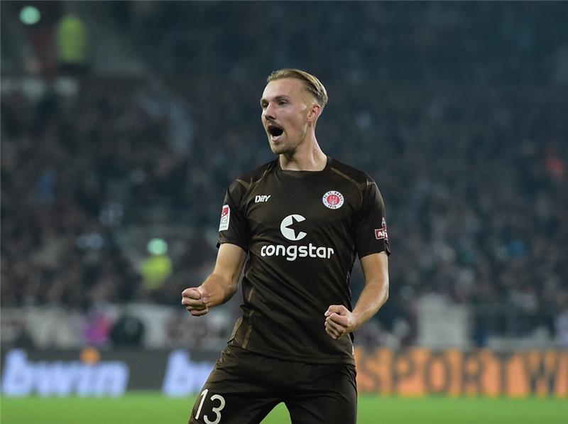 FC St. Pauli überrascht mit Kantersieg gegen Schweizer Erstligist St. Paulis Lukas Daschner traf im Testspiel gegen den FC Lugano (7:2) traf er zweimal. Foto: Gregor Fischer/Deutsche Presse-Agentur GmbH/dpa