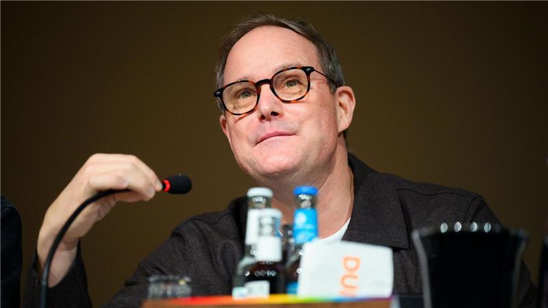 St. Paulis Präsident Oke Göttlich bei der Mitgleiderversammlung des Clubs.