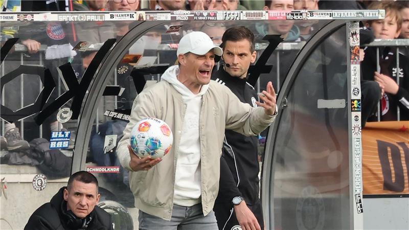 St. Paulis Trainer Alexander Blessin. (Archivbild)