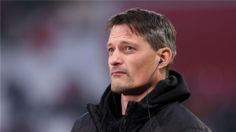 St. Paulis Blessin reagiert mit „Schmunzeln“ zu RB-Gerüchten St. Paulis Trainer Alexander Blessin ist von Spekulationen überrascht.