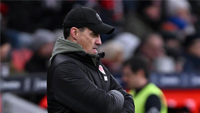 St. Paulis Trainer Alexander Blessin nach dem enttäuschenden 0:4 in Leverkusen. 