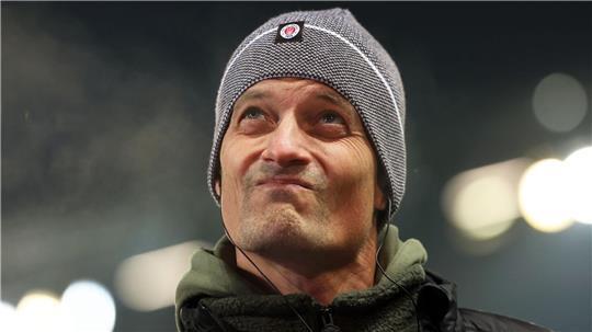 St. Paulis Trainer Alexander Blessin wird als Nachfolger von Dino Toppmöller bei Eintracht Frankfurt gehandelt.