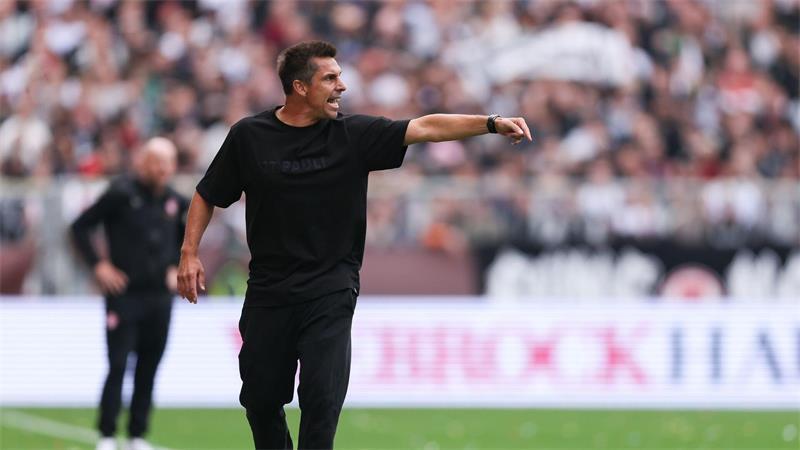 St. Paulis Trainer Marcel Rapp ist unzufrieden.