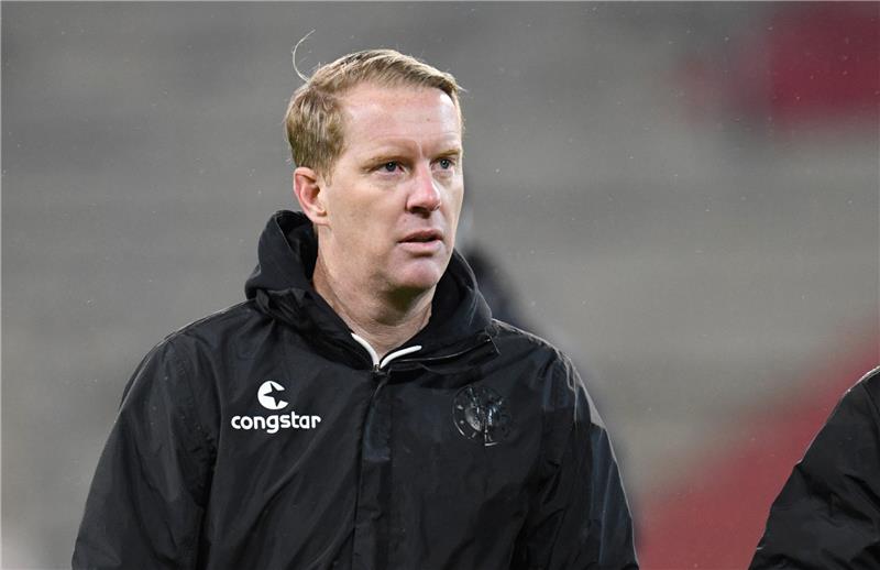 St. Paulis Trainer Timo Schultz. Foto: Daniel Reinhardt/dpa