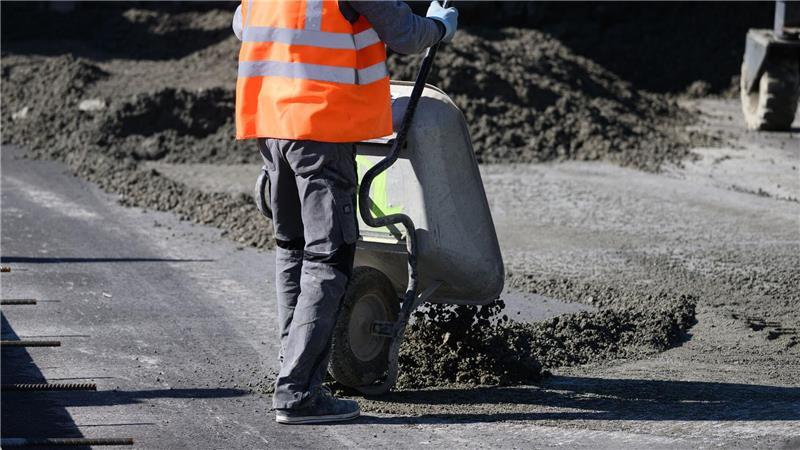 Hoffnung für 2026: Wirtschaft wächst unerwartet stark Staatliche Milliarden für Straßen, Schienen und Verteidigung sollten die Konjunktur anschieben. (Symbolbild)