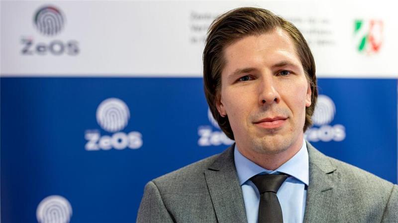 Millionen-Coup vereitelt – „Ausbrecherkönig“ gefasst Staatsanwalt Julius Sterzel von der Zentralstelle für Organisierte Kriminalität.