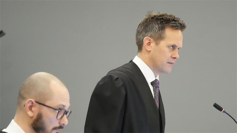 Staatsanwalt Sturla Henriksbø (rechts) möchte, dass Høiby zu einer längeren Gefängnisstrafe verurteilt wird. (Archivbild)