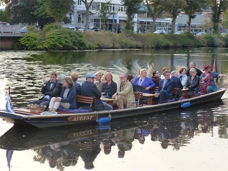 Stade auf dem klassischen Wege: Die norddeutschen Touristiker machen eine Fleetkahn-Tour.