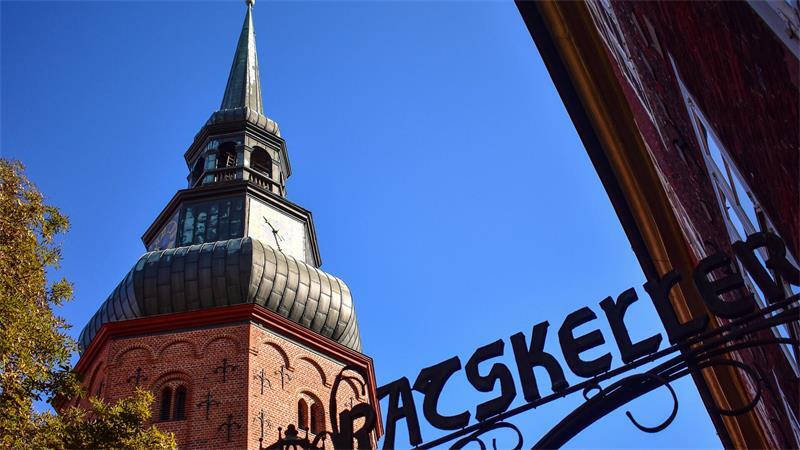 Stade hat zwei bedeutende Kirchen in der Altstadt, darunter die St. Cosmae et Damiani. Die ist 62,45 Meter hoch.