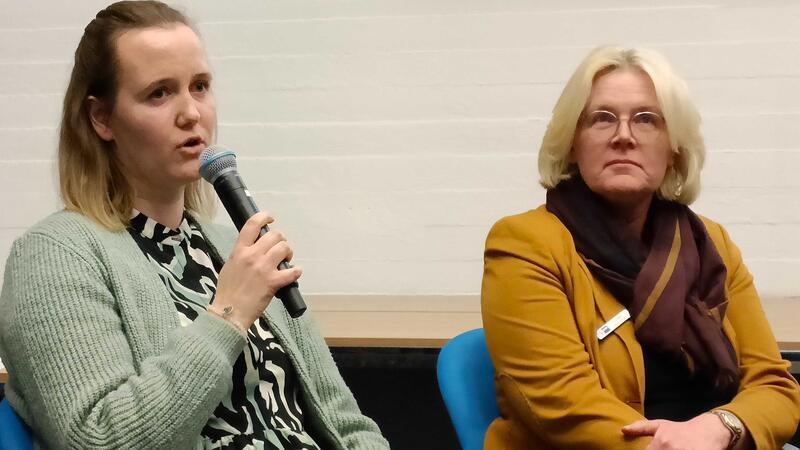 Stade jetzt und im Jahr 2100: Saskia Deckenbach (links) und Daniela Westerhoff gaben Einblicke in Energie, Wirtschaft und Umwelt.