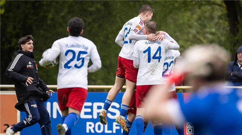 Stader Jubel: „Dieser Sieg war unheimlich wichtig für die Mannschaft“, sagt Trainer Quadt.