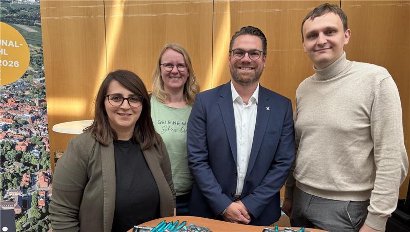 Erstwählerforum im Stadeum: So wollen Parteien Jugendliche erreichen Stades CDU-Bürgermeisterkandidat Arne Kramer (Zweiter von rechts) kam mit Elif Aydin (von links), Christina Wist und Sebastian Klinger zum Erstwählerforum.
