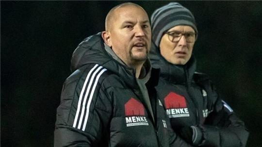 Stades Trainer Matthias Quadt (links) sprach nach dem Spiel von einer riesigen Erleichterung. Der Druck war nach einer langen Negativserie immens.