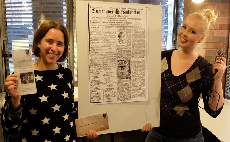 Stadtarchivarin Eva Drechsler (Foto links) und Mitarbeiterin Laura Holst.