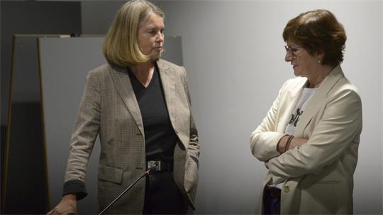 Stadtbaurätin Michaela Springhorn (links) ist in Sachen Bahnhof anderer Meinung als Bürgermeisterin Katja Oldenburg-Schmidt.