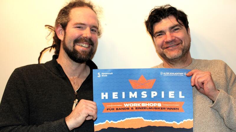 Heimspiel-Workshops für junge Musikerinnen und Musiker Stadtjugendpfleger Marc Olszewski (rechts) und Heimspiel-Coach Nick Reinartz.