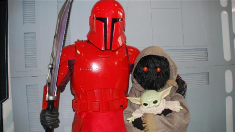 Star-Wars-Fans aus Bremerhaven: Christian Jankowski begleitete Tochter Jette (10), die als Jawa am Wettbewerb teilnahm.