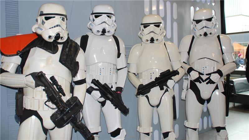 Star Wars ist ihre Welt: Stormtrooper in Apensen.