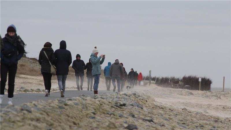 Starke Winde prägen das Bild am Sonntag an Cuxhavens Küste.
