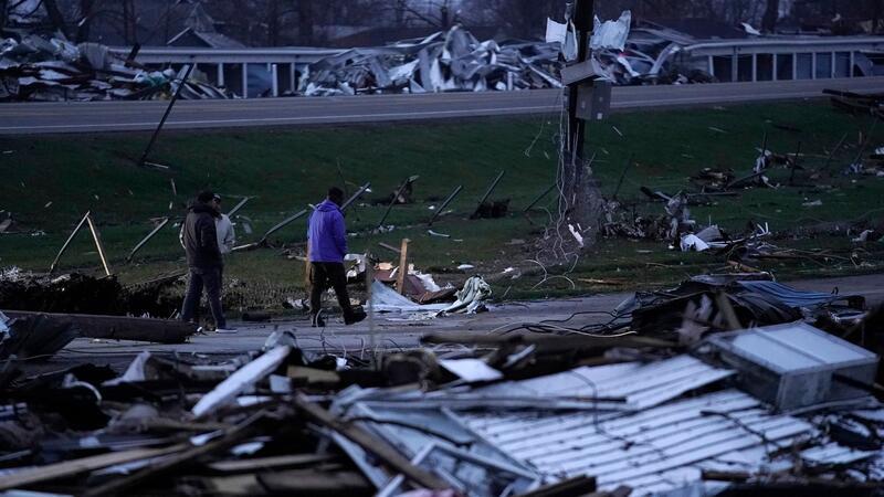 Bilder des Tages Starke Wirbelstürme und Tornados haben in den US-Bundesstaaten Indiana, Ohio und Kentucky für große Schäden gesorgt. In der Ortschaft Lakeview im Norden Ohios sollen laut Behördenangaben sogar zwei Menschen ums Leben gekommen sein.