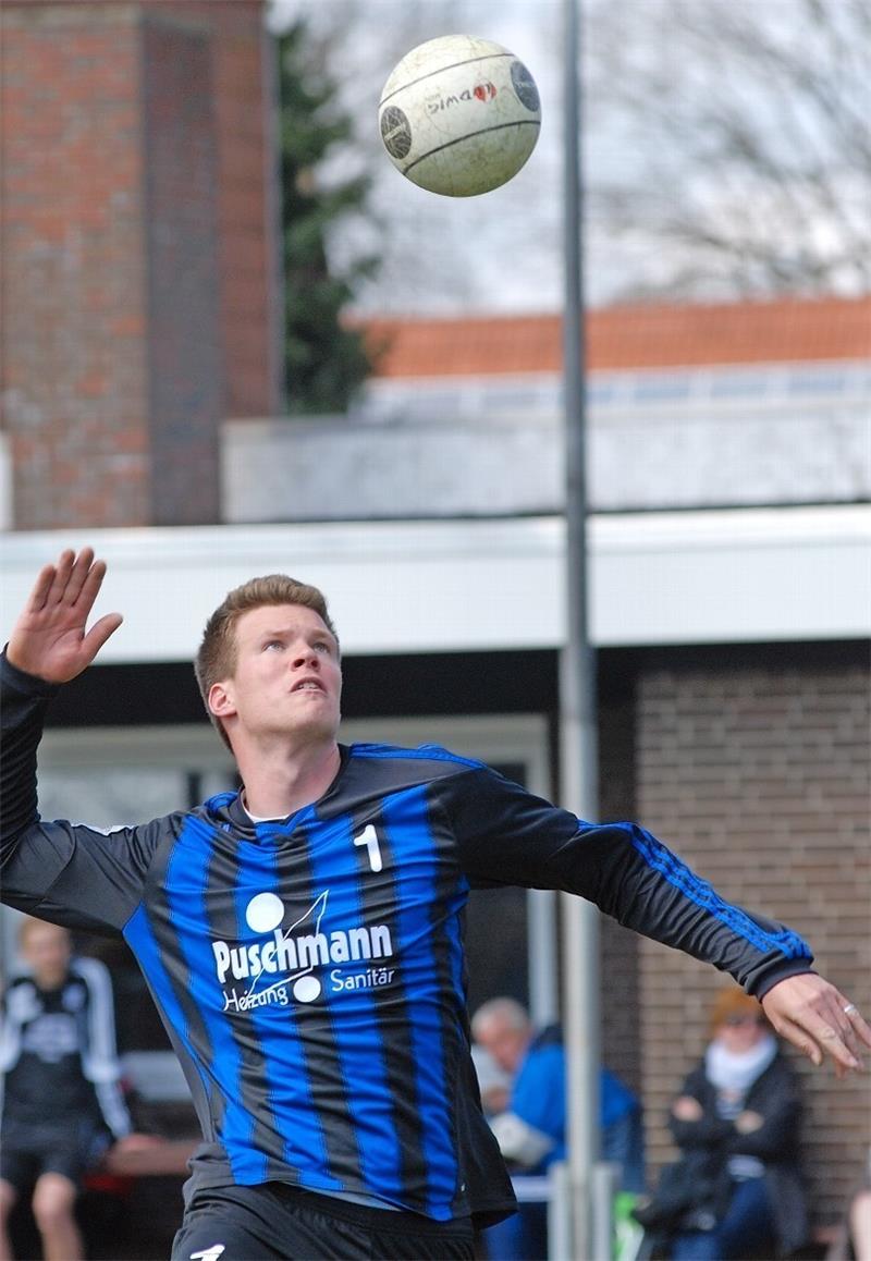 Hammahs Faustball-Senioren überraschend Vizemeister Starker Auftritt: Jan Heitmann vom MTV Hammah zeigte sich bei den Turnierspielen schon in guter Verfassung. Bartsch