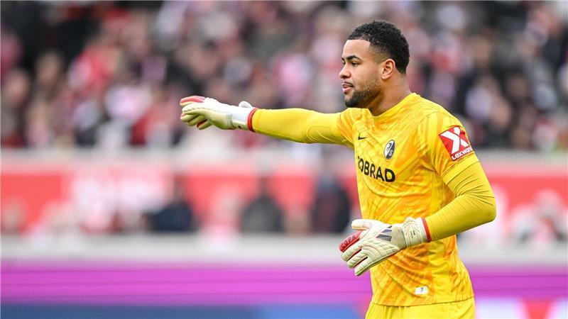 Starker Rückhalt: Freiburgs Torwart Noah Atubolu.